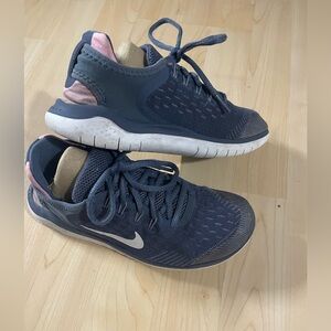 Youth Girls Nike Free Size 4 Navy Shoes  with Pink Accent